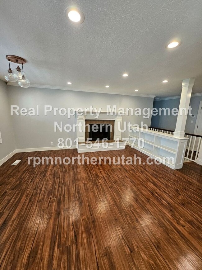 Building Photo - Stunning 5 Bedroom Home in Kaysville Now A...