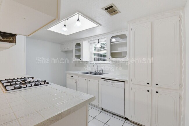 Building Photo - 2115 Oak Shores Dr