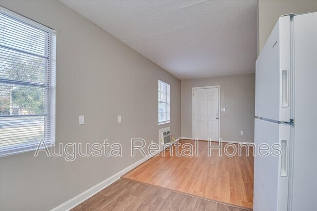 Building Photo - 329 Verdery Dr