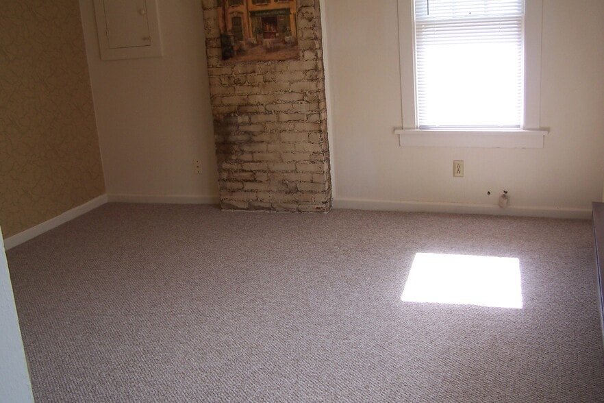 Living room - 139 Carpenter Rd