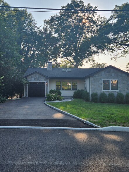 Main External Entrance - 2 Highland Dr