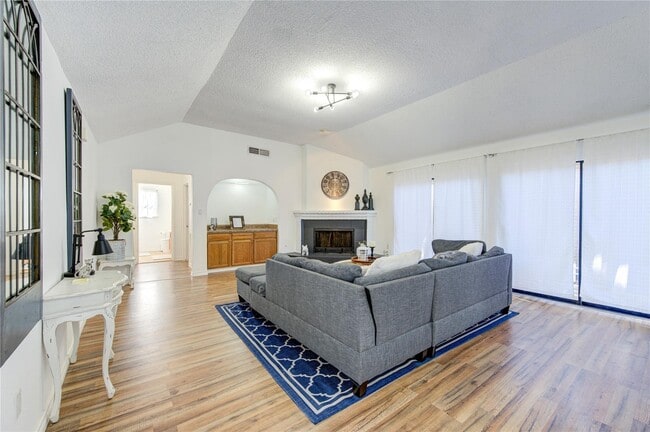 Building Photo - 3927 Summit Valley Dr