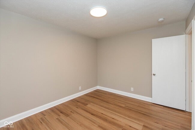 Building Photo - 707 Daffon Dr