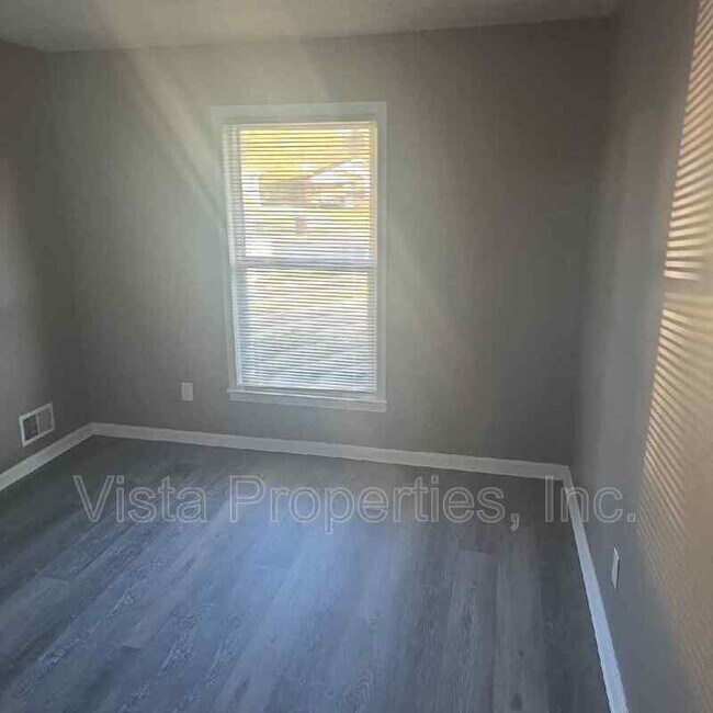 Building Photo - 1622 Haskin Ave