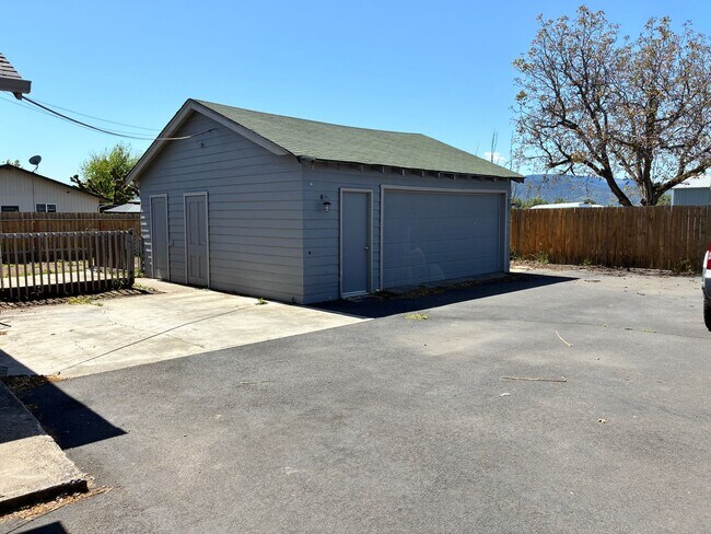 Building Photo - 5223 Gebhard Rd
