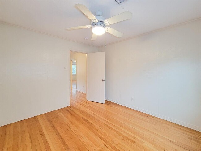 Building Photo - 2249 Branard St