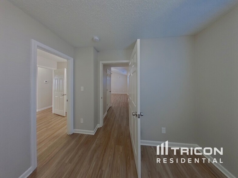Building Photo - 2000 Taras Trace Dr
