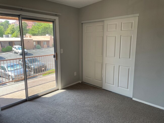 Building Photo - TOWNHOME - VILLAGE OF OAK CREEK - RED ROCK...