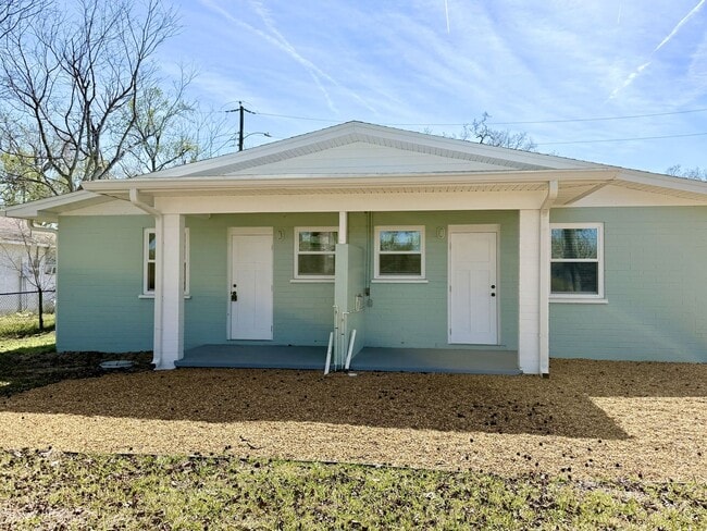 Building Photo - 748-750 Bethune St