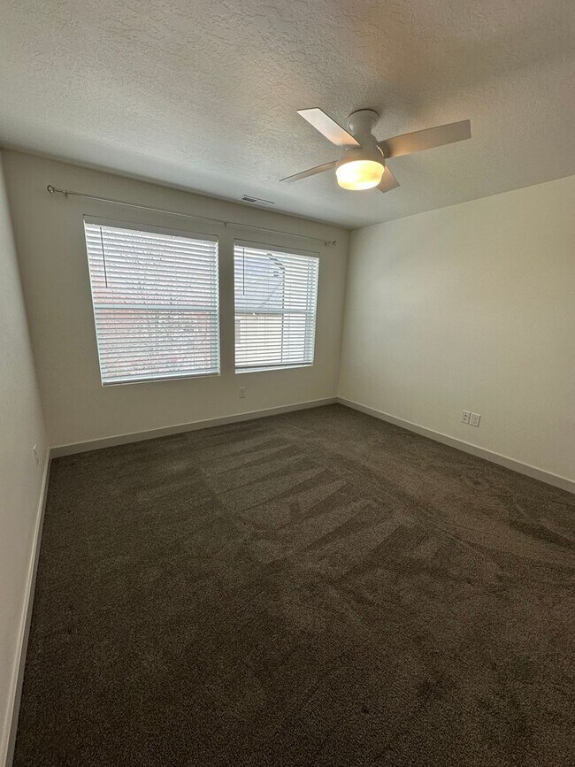 Building Photo - GORGEOUS Bountiful Home!!!