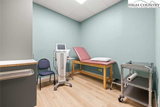 Building Photo - 610 State Farm Rd