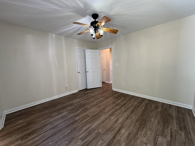 Building Photo - 400 Winners Cir S