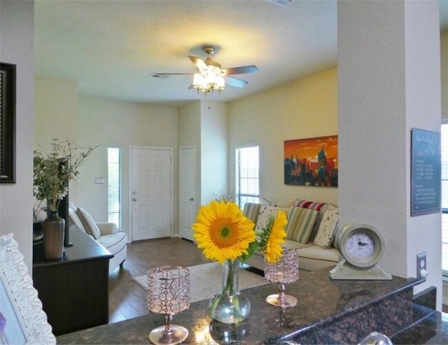 Building Photo - 2711 Silver Oak Dr