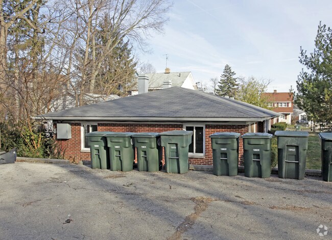 Building Photo - 2035-2039 Mayfair Rd