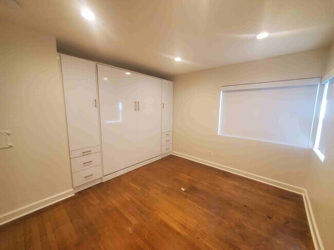 Building Photo - 3623 Woodlawn Ave N