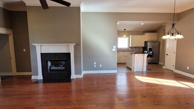 Building Photo - Spacious 3 bedroom plus office in Springlake off Bluebonnet