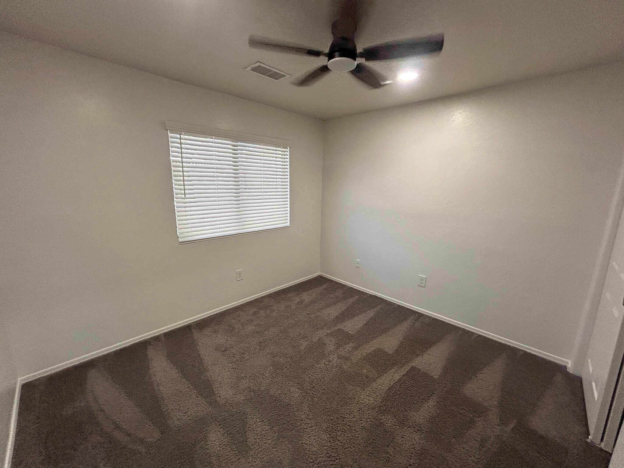 Building Photo - 1121 E Monona Dr