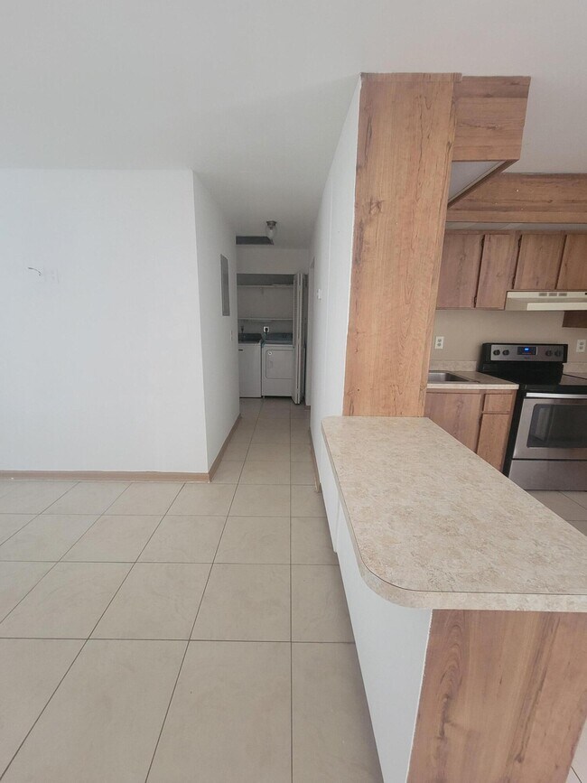 Building Photo - 9285 Green Meadows Way
