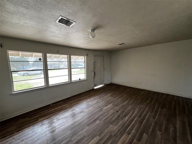 Building Photo - 5967 Southtown St