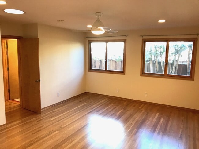 Building Photo - Desirable Mountain View 4 Bed 3 Bath Home ...