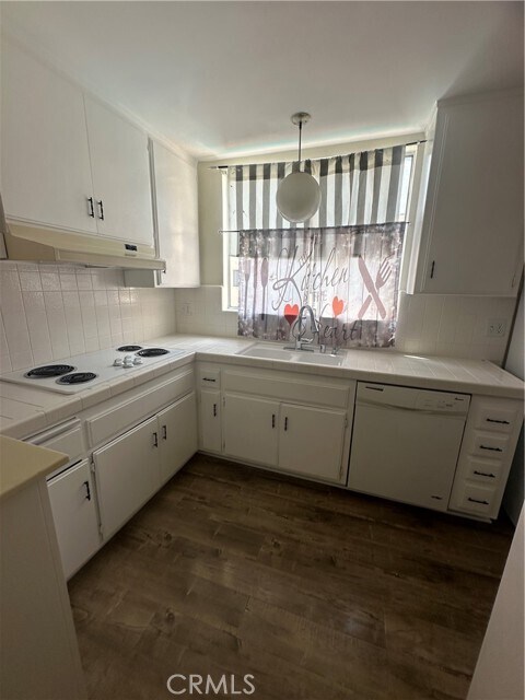 Building Photo - 5429 Newcastle Ave