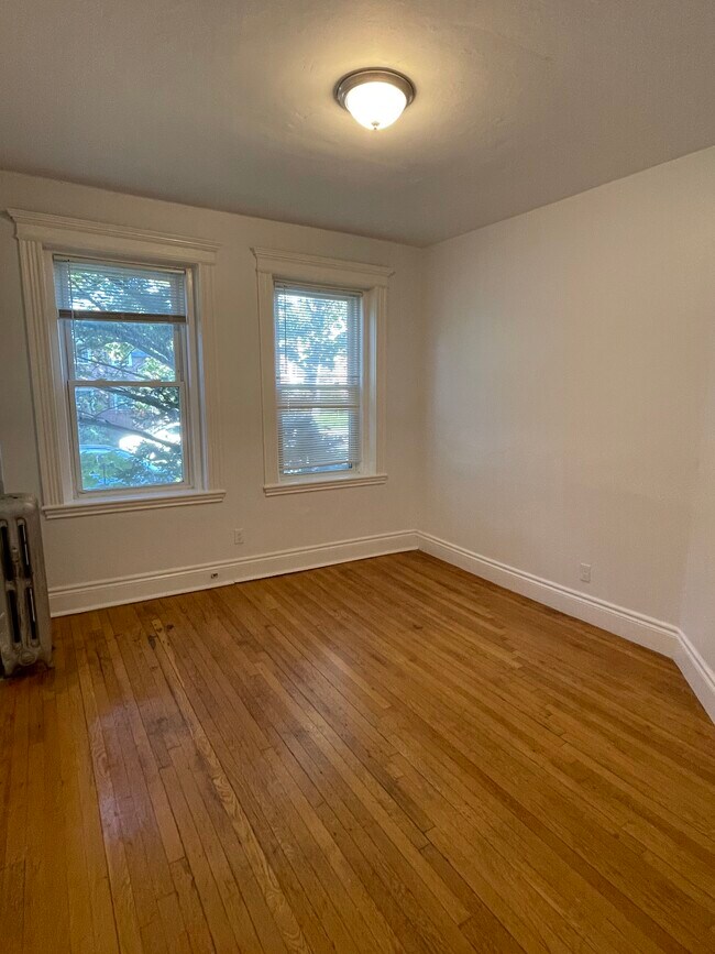 Building Photo - 92 Kirkland St