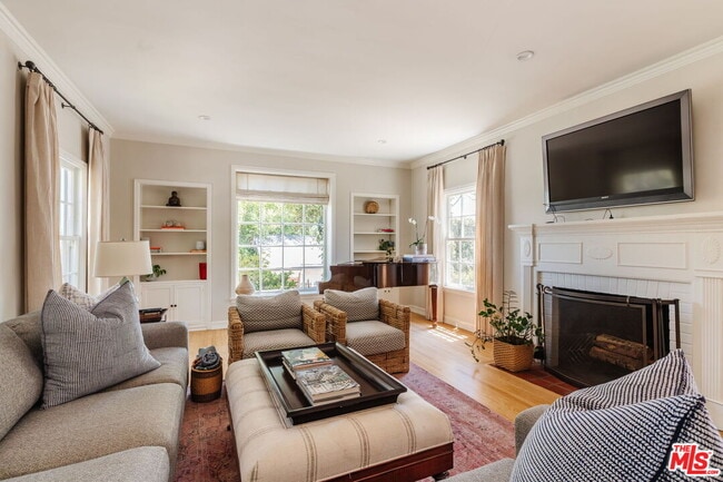 Building Photo - 231 S Thurston Ave