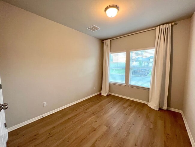 Building Photo - Two Story 5 bedrooms and 3 bath home for rent, Solar Panels, EV Charge Ready, in a quiet neighbor...