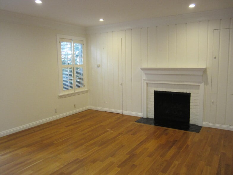 Building Photo - 10371-10379 Ashton Ave