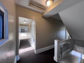 Building Photo - 310 28th St