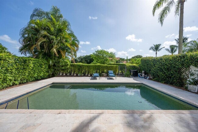 Building Photo - 2592 Sheltingham Dr