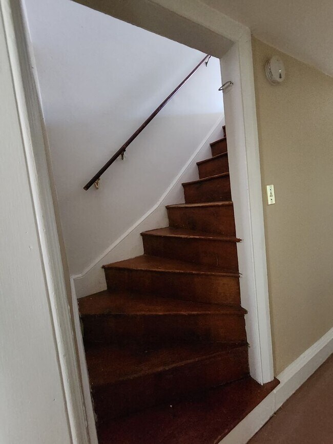 Building Photo - West Chester Historic Townhome - 4 bedrooms, 1 bath