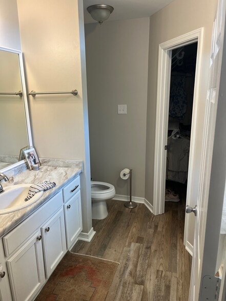 Building Photo - 412 Belle Chase Ct S