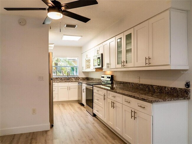 Building Photo - 517 S Summerlin Ave