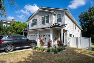 Building Photo - 1319 Lasalle St