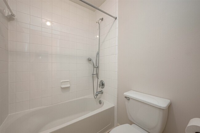 Building Photo - 18118 Billabong Crescent Ct