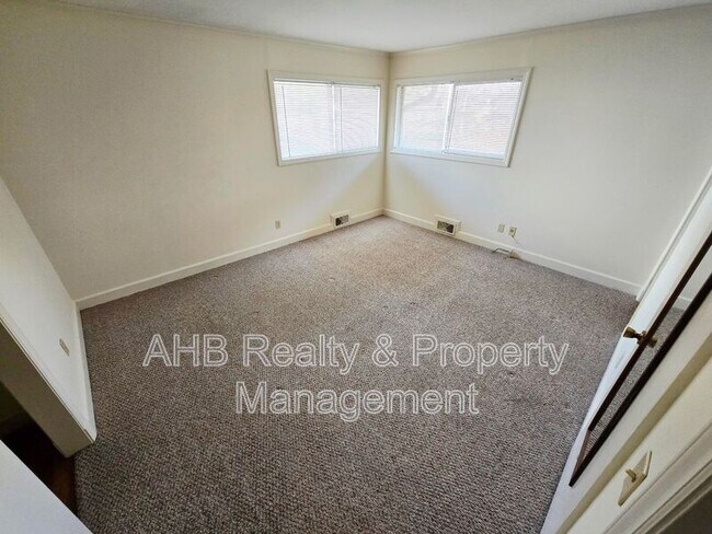 Building Photo - 3261 Alamance Rd