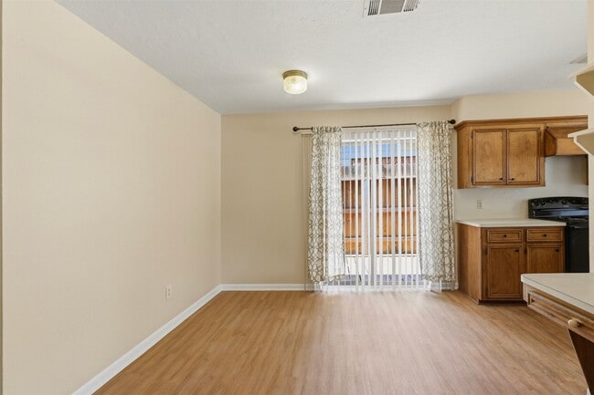 Building Photo - 1712 Hazelwood St