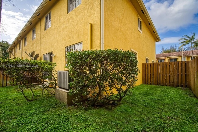 Building Photo - 330 SW 2nd Ave