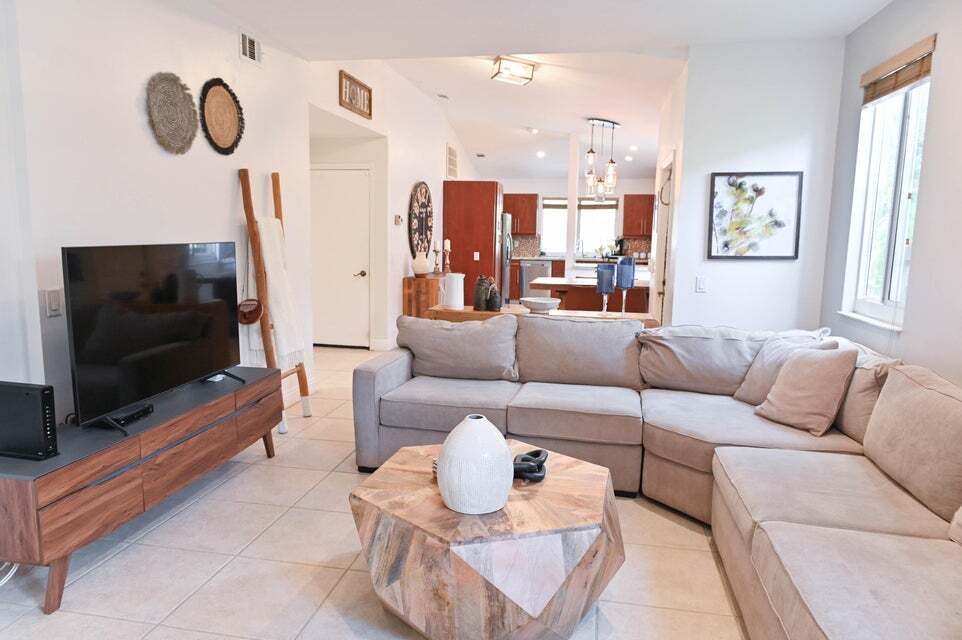 Building Photo - 6788 Via Regina