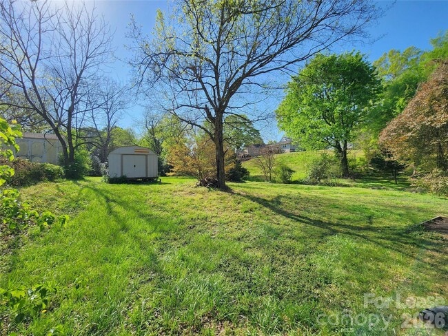 Building Photo - 121 Willow Ln NW