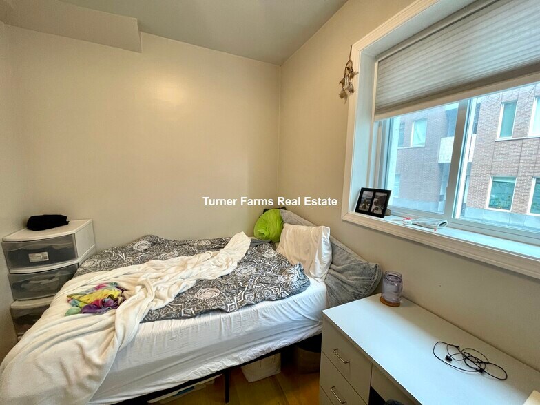 Building Photo - 91 Hudson St