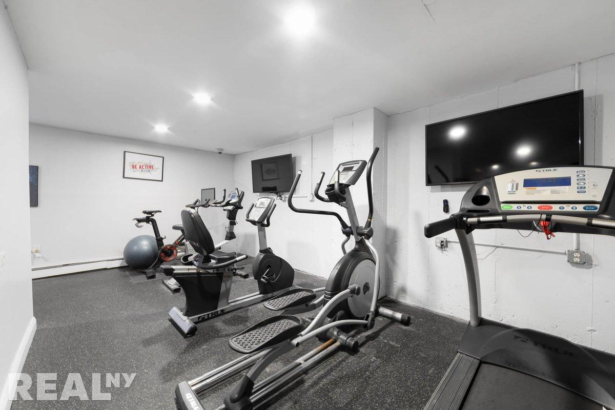 Building Photo - 394 E 8th St