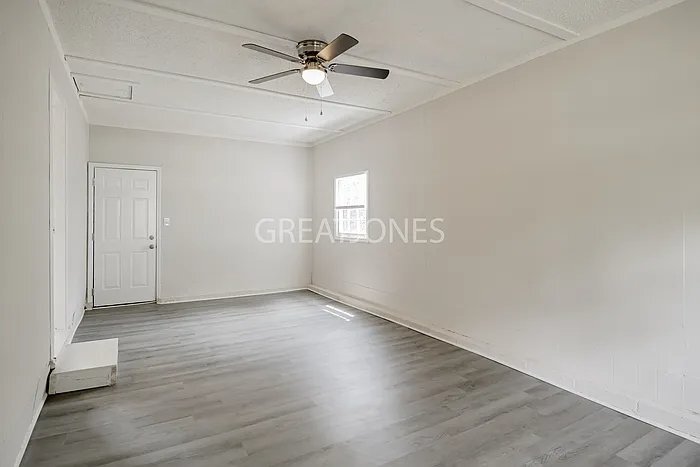 Building Photo - 300 Springwood Dr