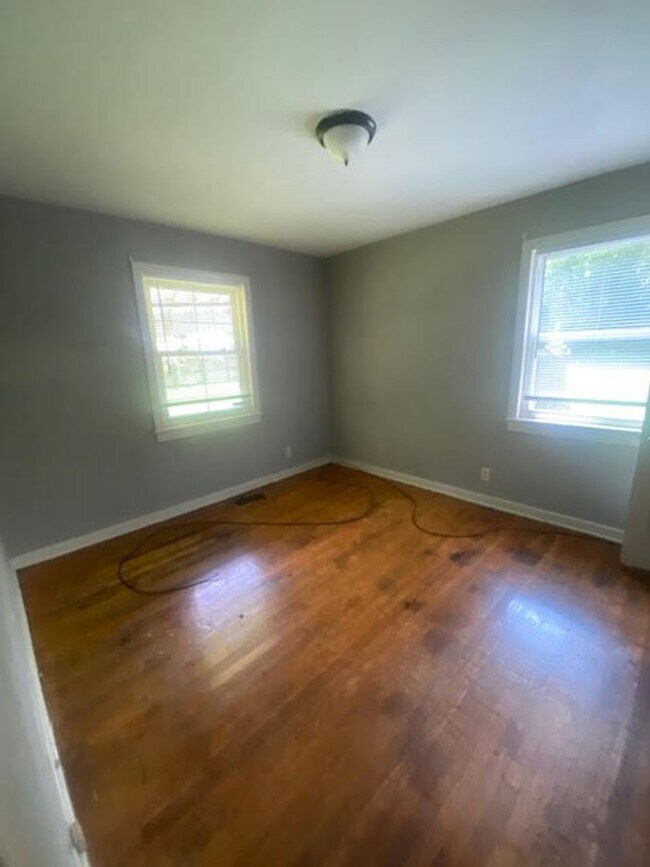 Building Photo - 601 Camp Cir