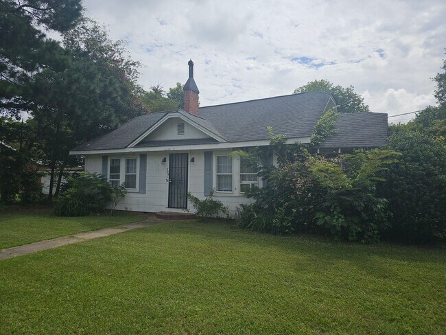 Primary Photo - Newly Renovated 2 Bedroom with Bonus Room,...