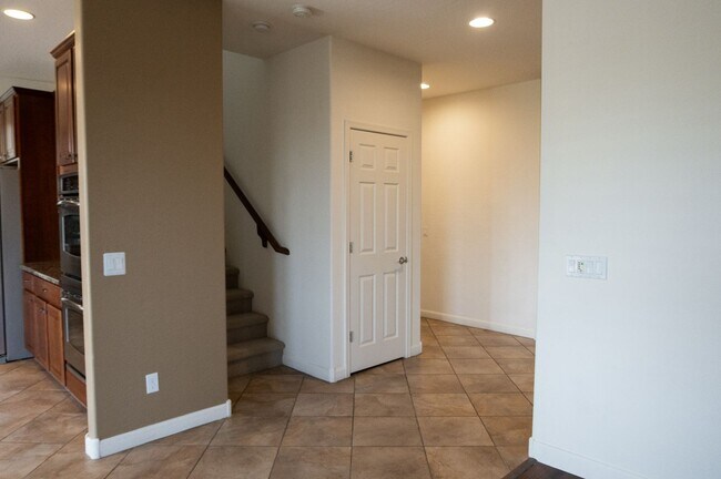 Building Photo - 4 Bed + Office | 3 Bath | 3-Car Garage | E...