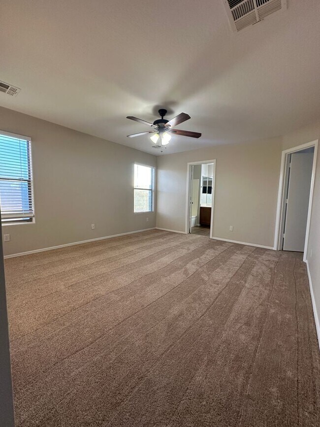 Building Photo - San Tan Valley, 4 bed, 2.5 bath, huge loft, 2300 sqft, 3 car garage