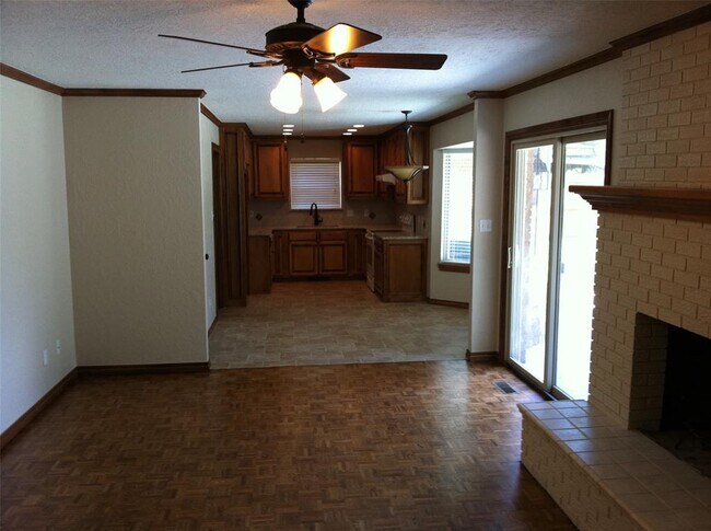 Building Photo - 2733 Walnut Rd