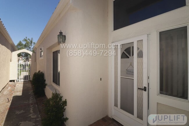 Building Photo - 3 Bed, 2 Bath Single Story Home